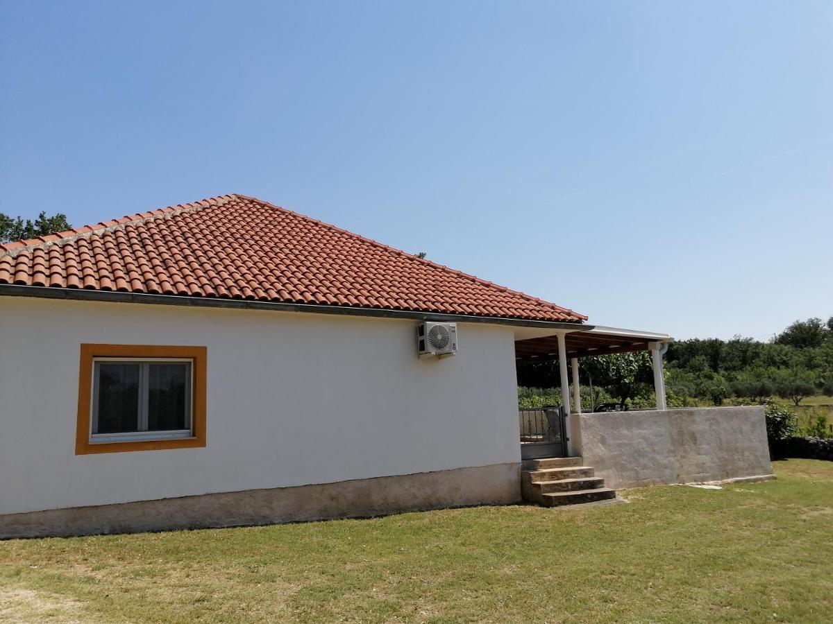 Holiday House Tunjarice オブロヴァツ エクステリア 写真