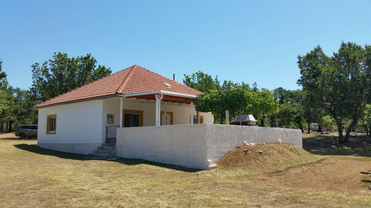 Holiday House Tunjarice オブロヴァツ エクステリア 写真